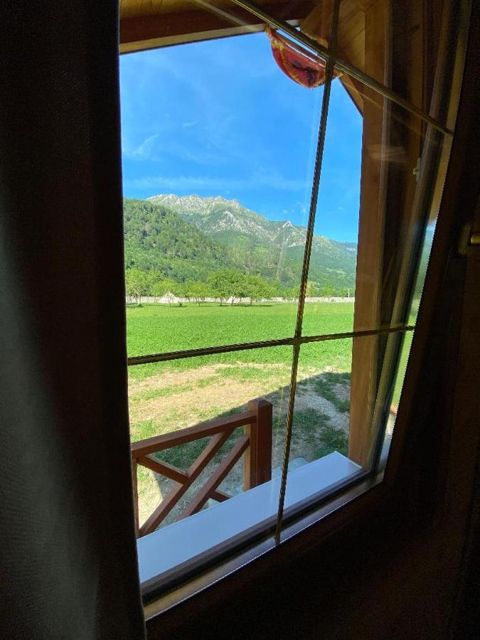 Peraj Guesthouse Vermosh Bagian luar foto