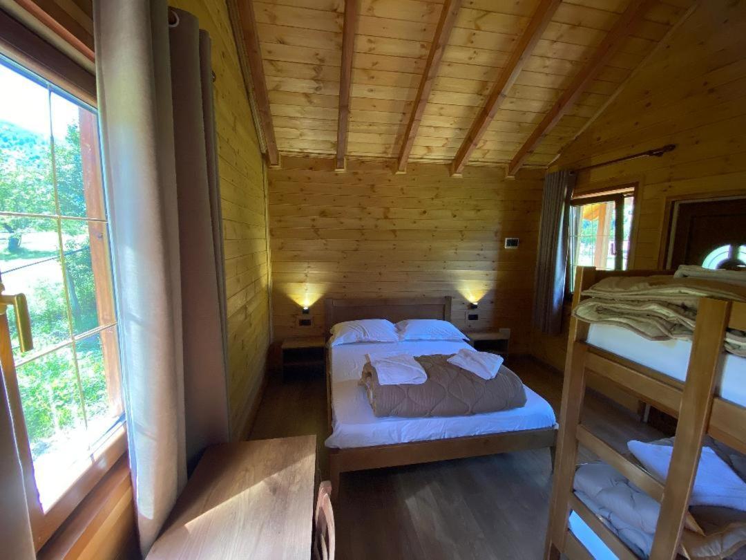 Peraj Guesthouse Vermosh Bagian luar foto