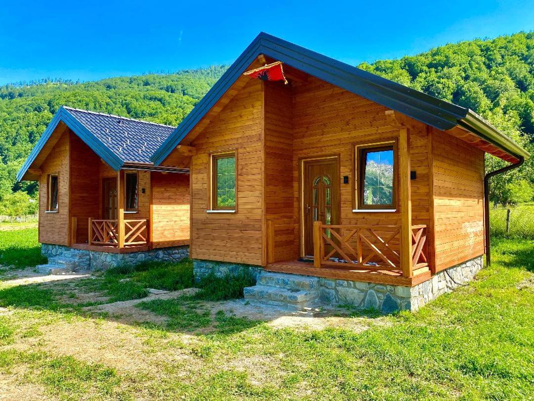 Peraj Guesthouse Vermosh Bagian luar foto