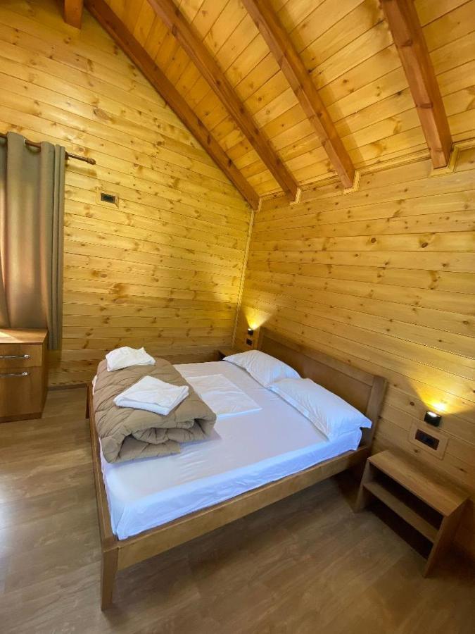 Peraj Guesthouse Vermosh Bagian luar foto