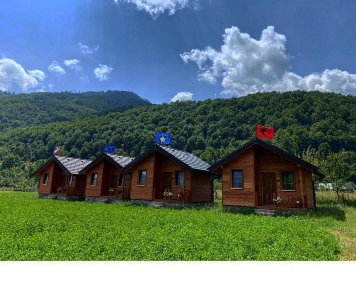 Peraj Guesthouse Vermosh Bagian luar foto