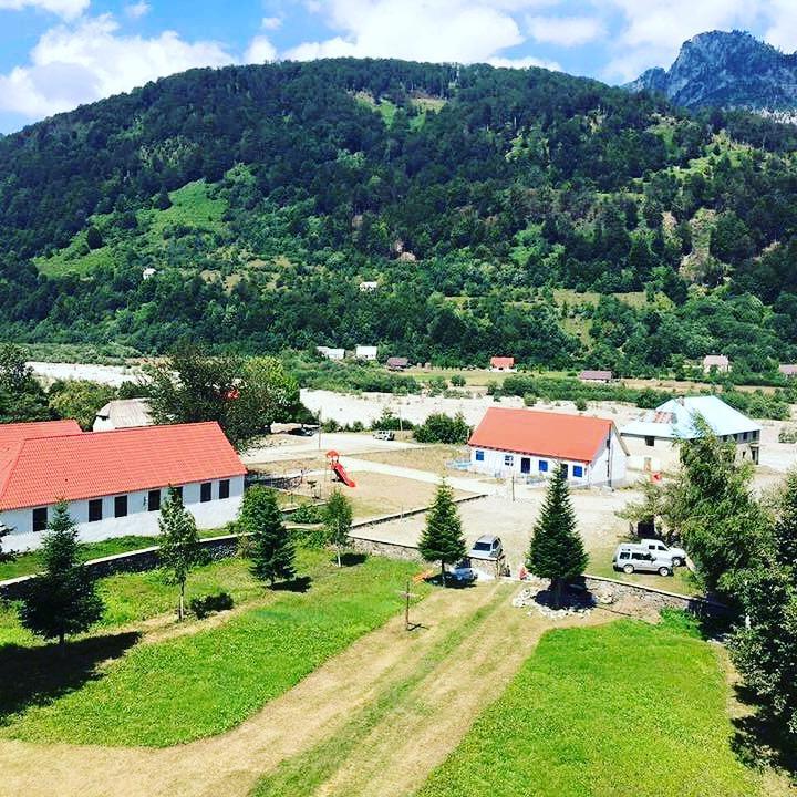 Peraj Guesthouse Vermosh Bagian luar foto