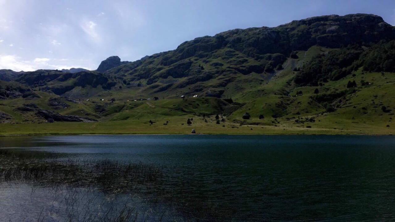 Peraj Guesthouse Vermosh Bagian luar foto