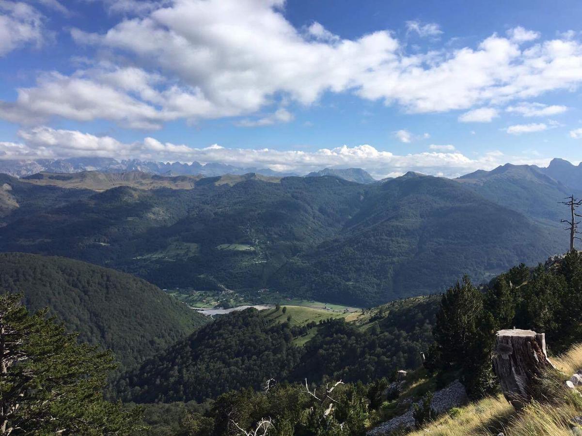 Peraj Guesthouse Vermosh Bagian luar foto
