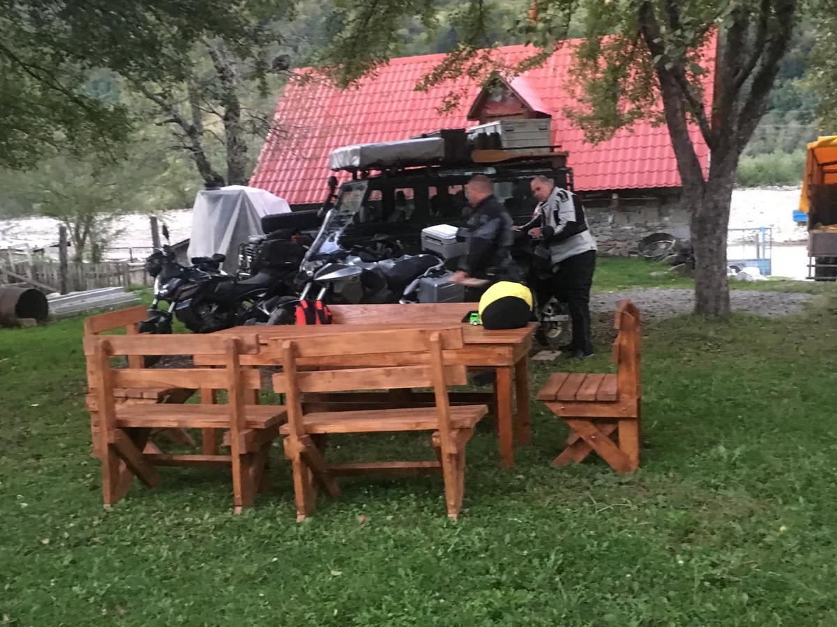 Peraj Guesthouse Vermosh Bagian luar foto