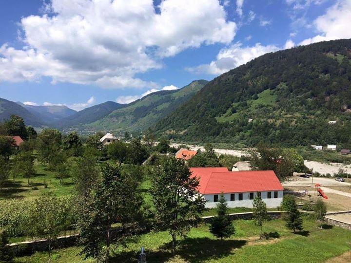 Peraj Guesthouse Vermosh Bagian luar foto