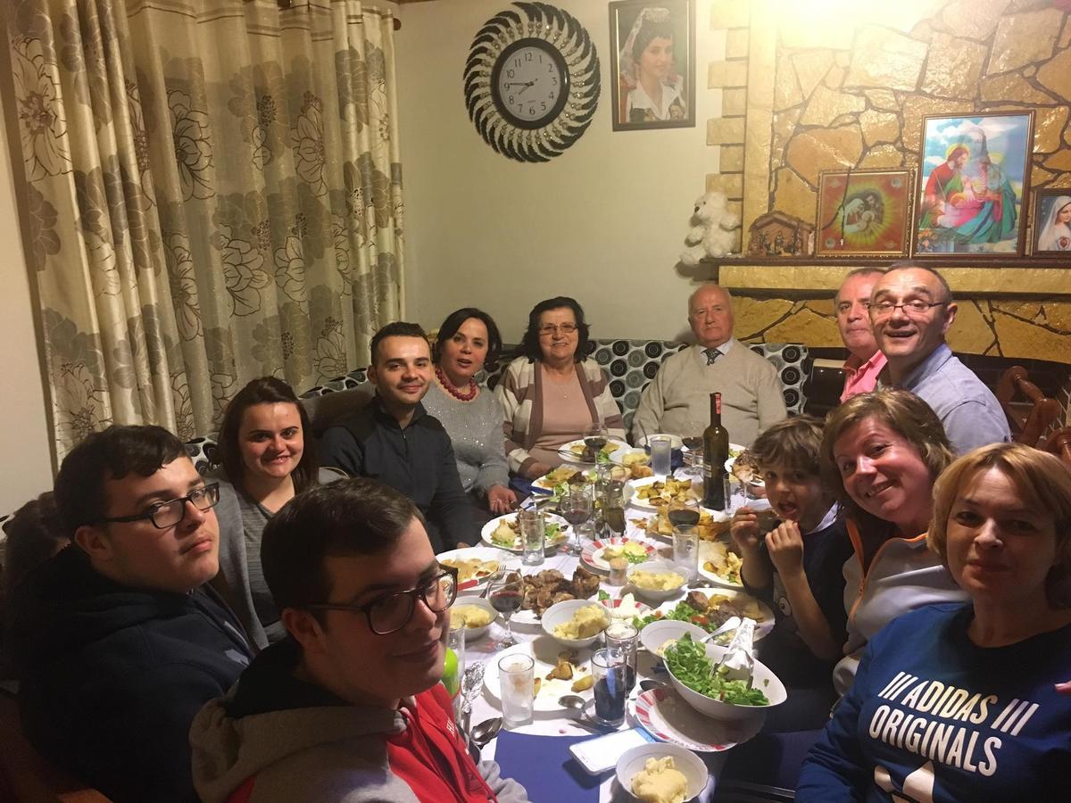 Peraj Guesthouse Vermosh Bagian luar foto