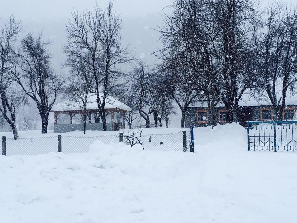 Peraj Guesthouse Vermosh Bagian luar foto