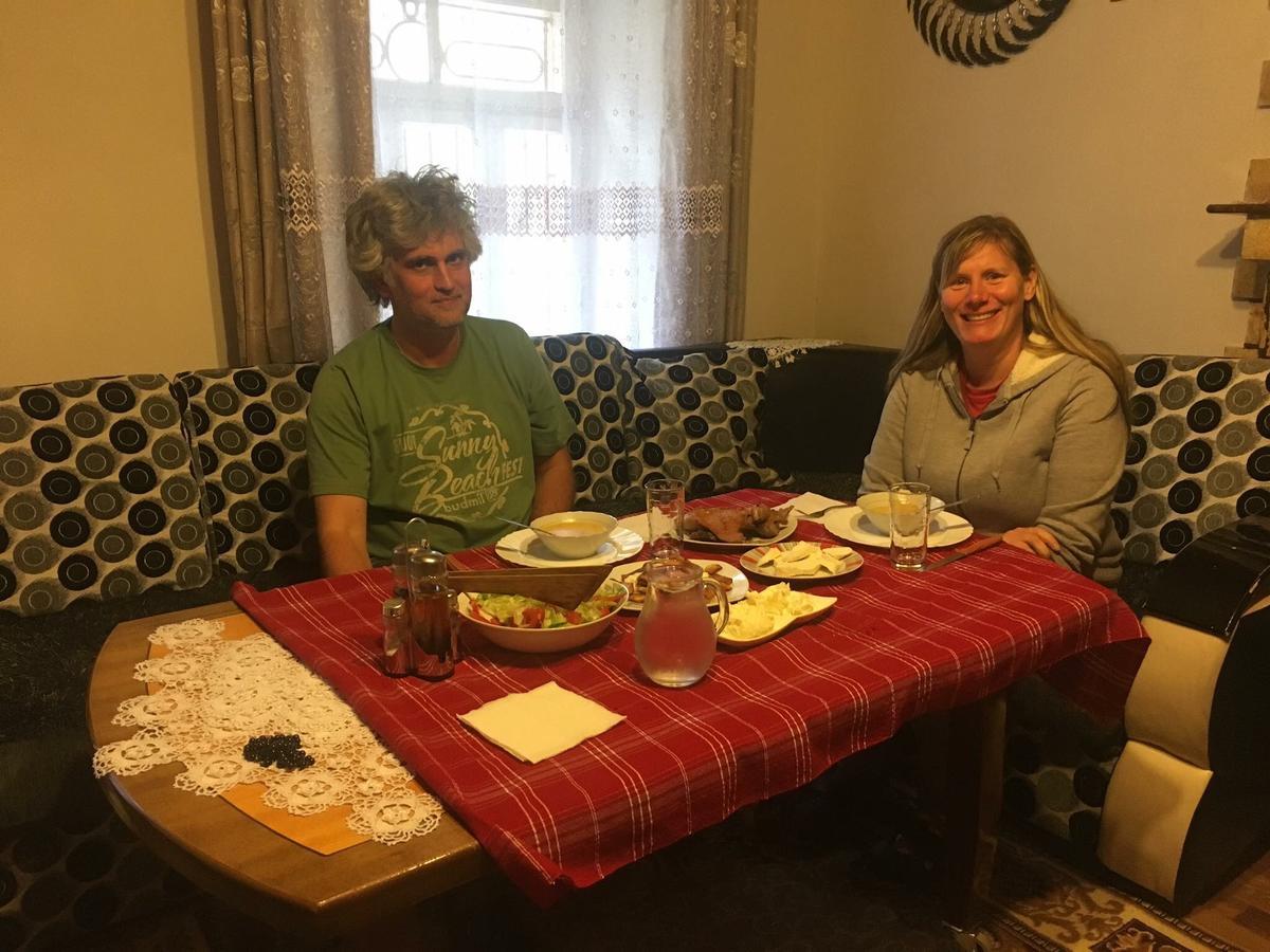 Peraj Guesthouse Vermosh Bagian luar foto
