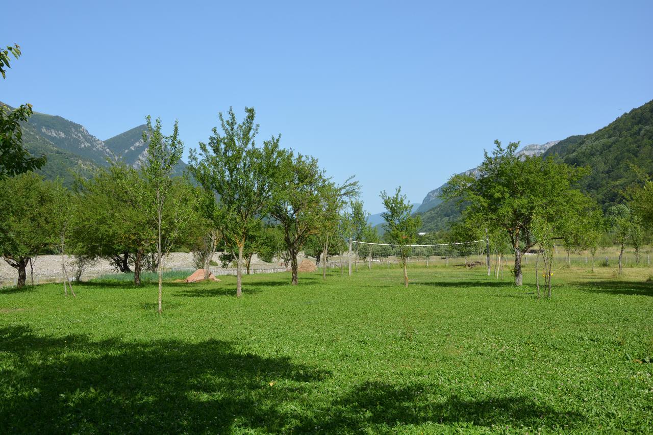 Peraj Guesthouse Vermosh Bagian luar foto