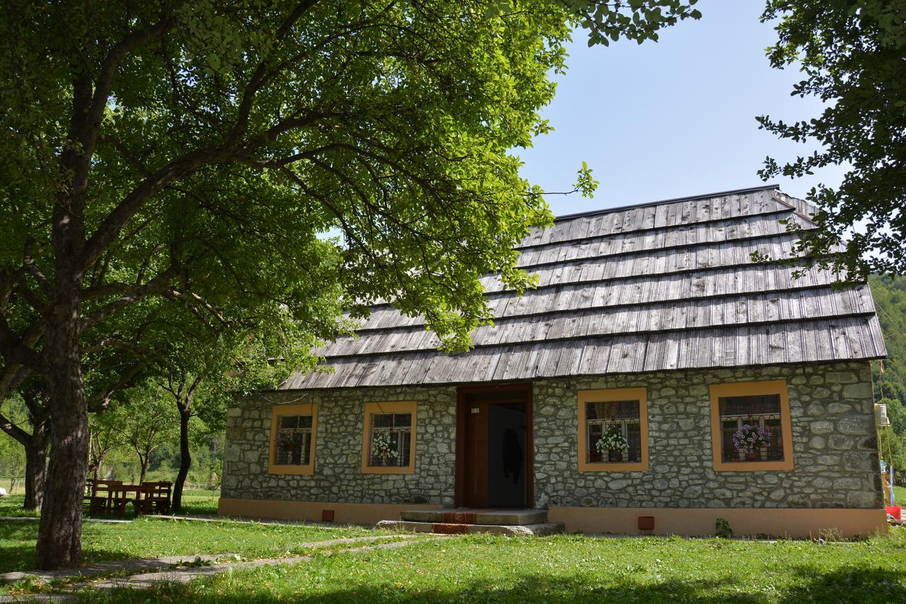 Peraj Guesthouse Vermosh Bagian luar foto