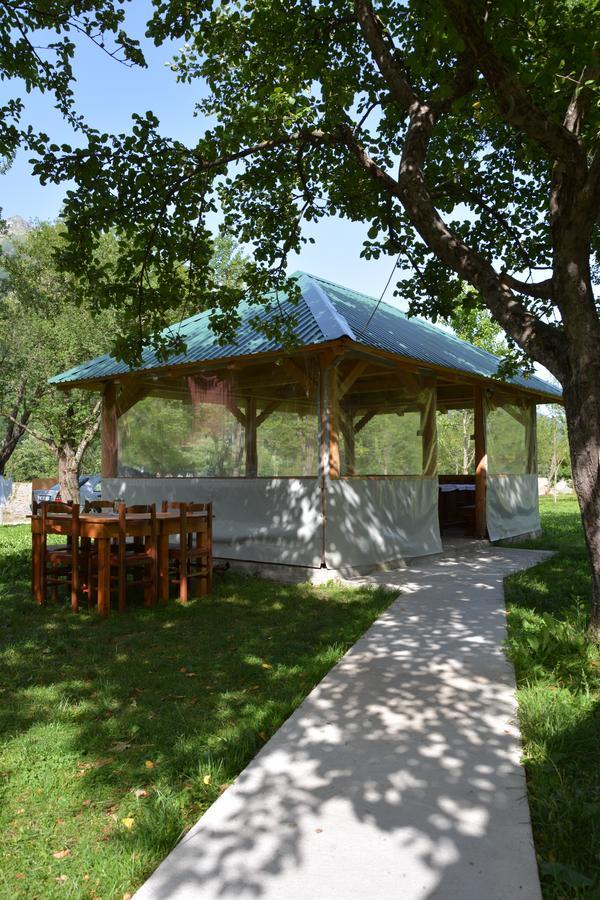 Peraj Guesthouse Vermosh Bagian luar foto