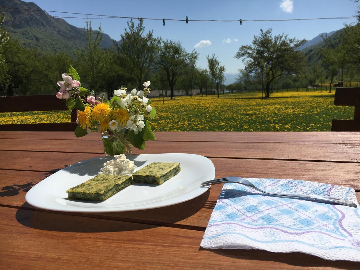 Peraj Guesthouse Vermosh Bagian luar foto
