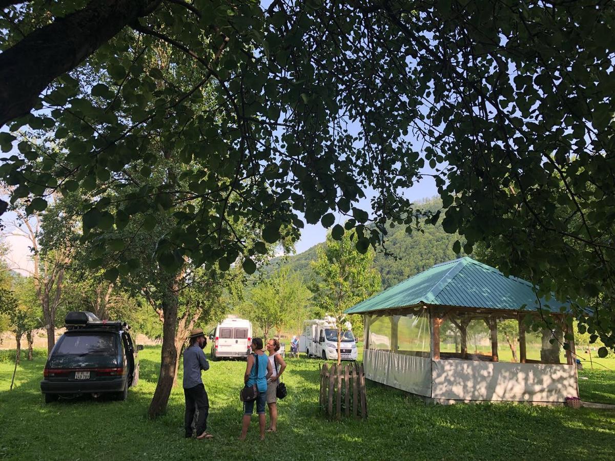 Peraj Guesthouse Vermosh Bagian luar foto