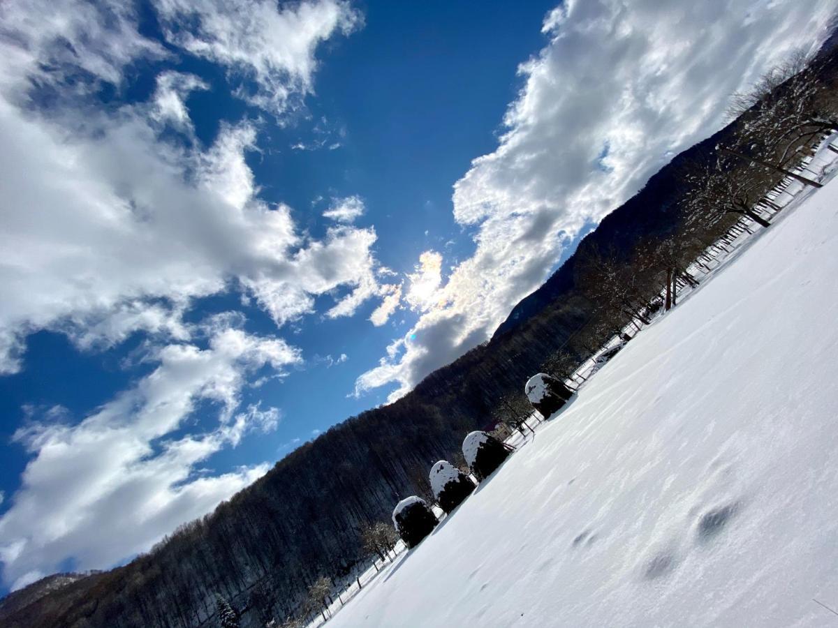 Peraj Guesthouse Vermosh Bagian luar foto
