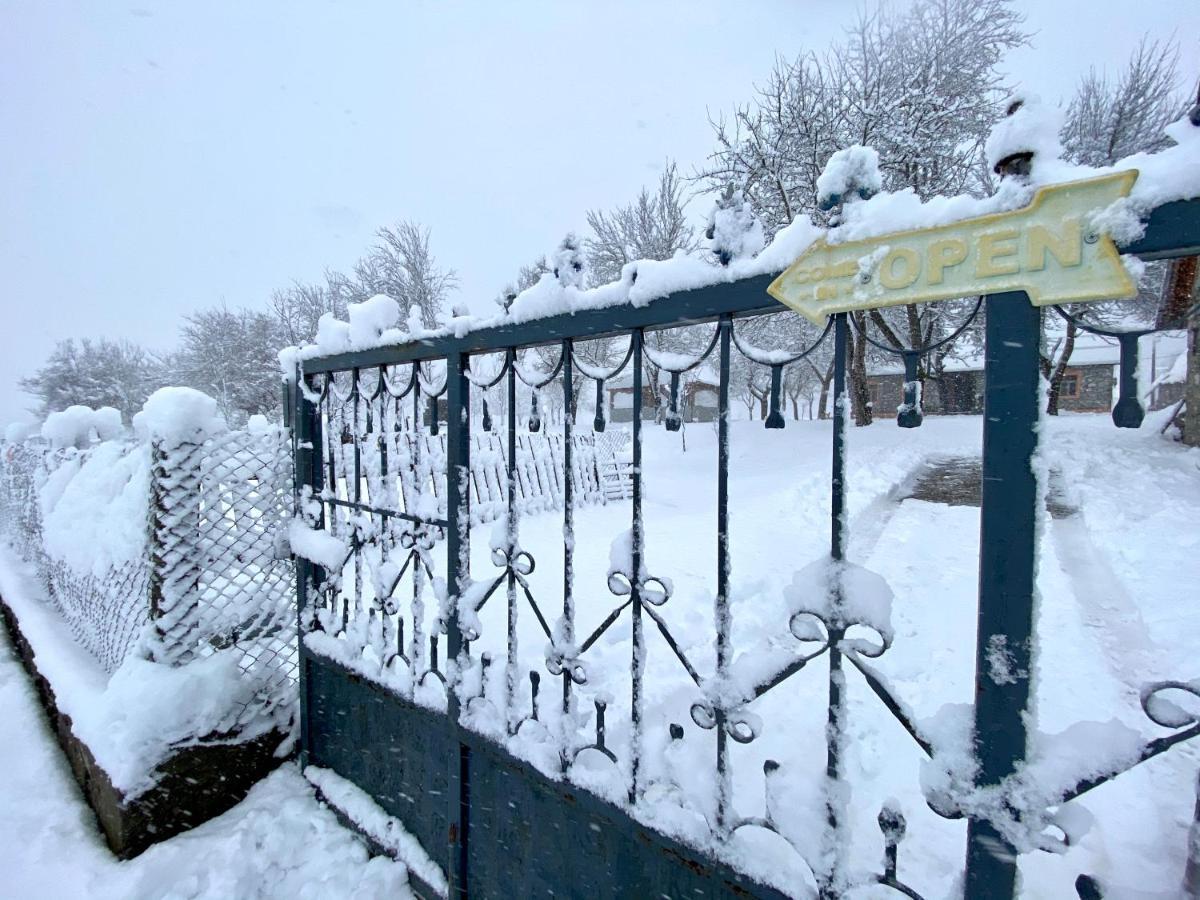 Peraj Guesthouse Vermosh Bagian luar foto