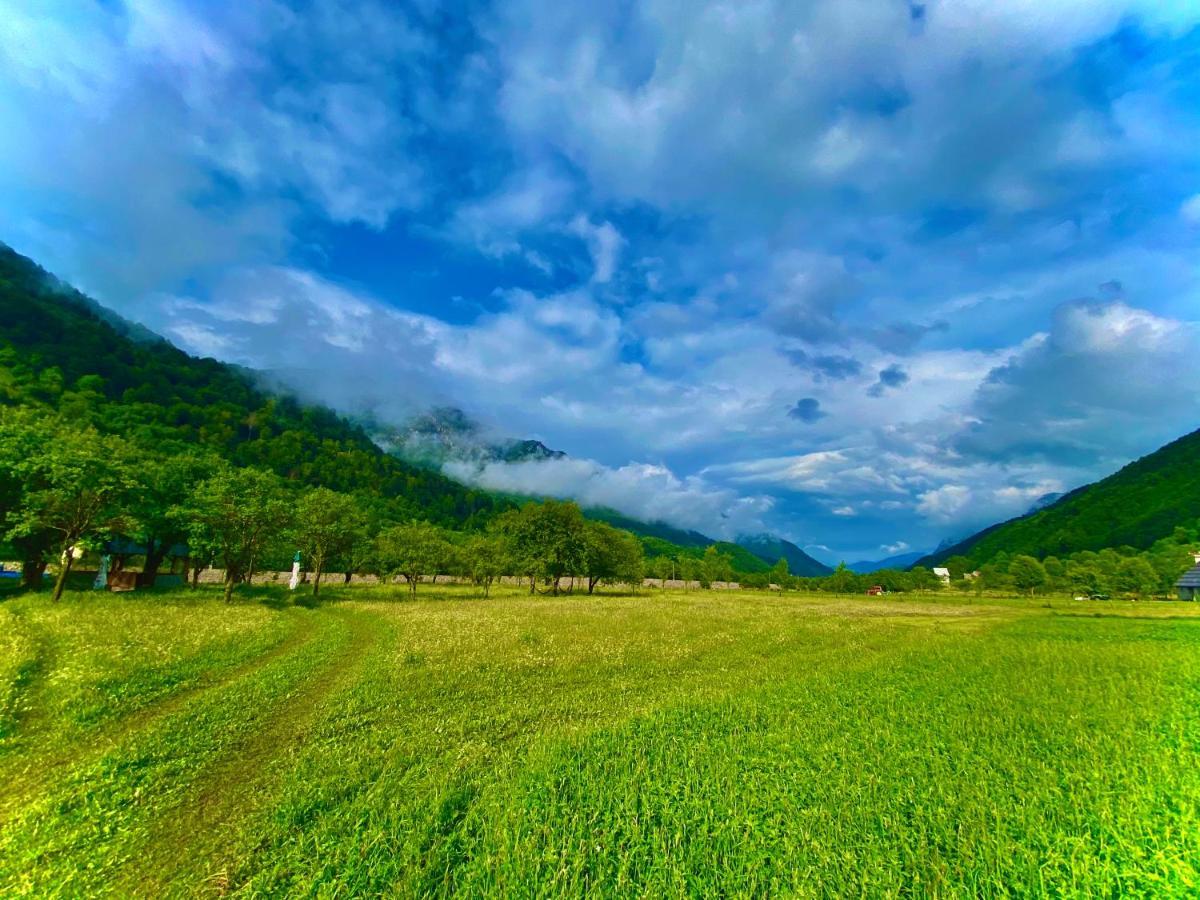 Peraj Guesthouse Vermosh Bagian luar foto